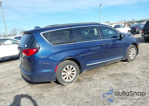2017 Chrysler Pacifica Touring-L z USA, uszkodzony, nr VIN 2C4RC1BG0HR588093